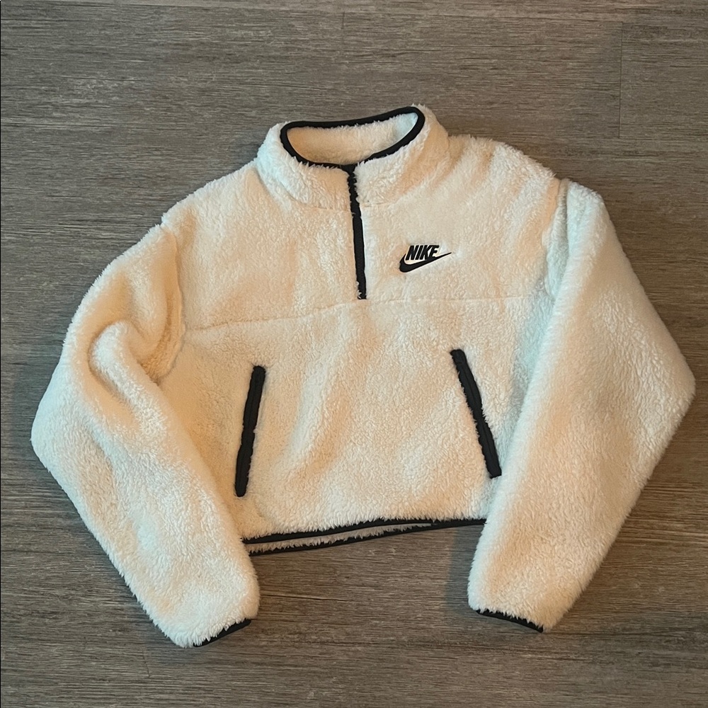 NWOT Cropped Nike Fleece